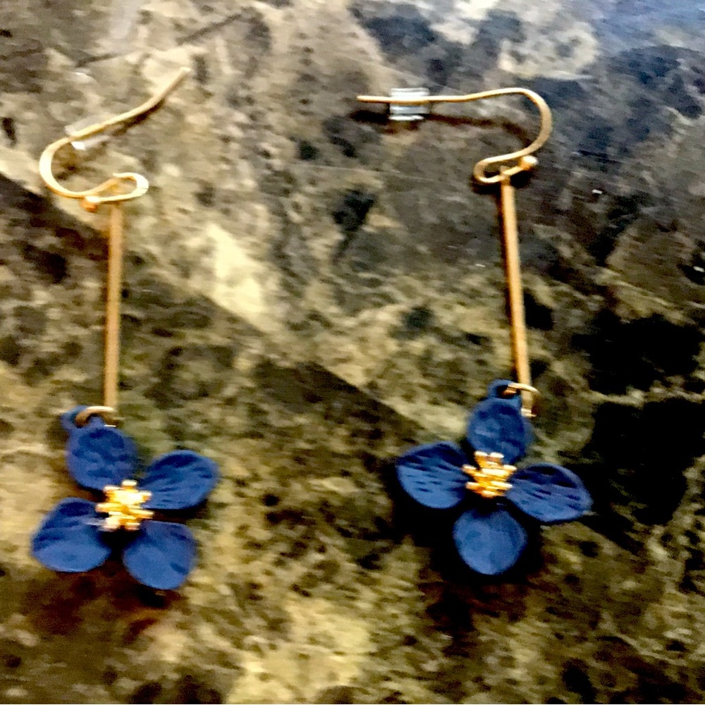 Blue flower hanging earrings